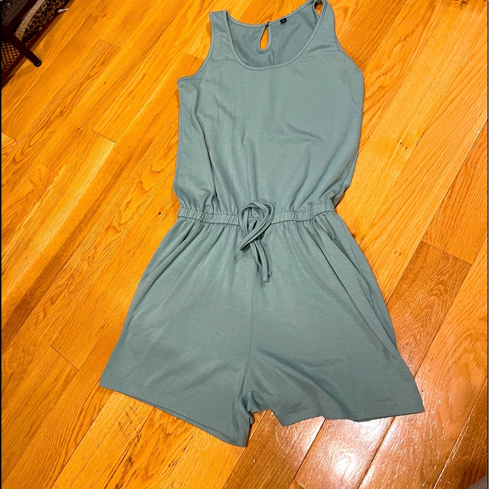 Shorts romper! Super comfy, size small.  Like new condition!